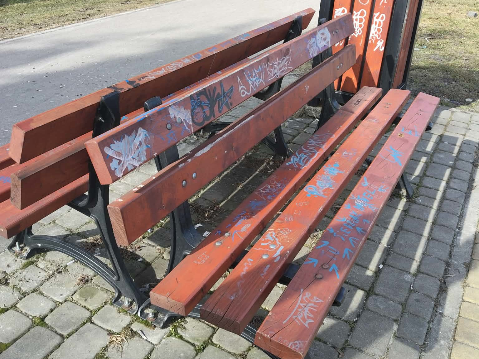 Coroczna renowacja ławek miejskich - apel do mieszkańców